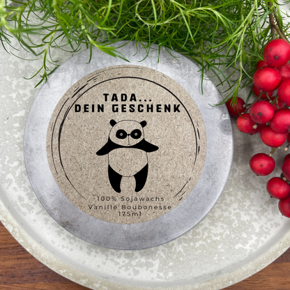 Tada dein Geschenk - LUSTIGER Panda personalisierbare PREMIUM Duftkerze mit – handmade von DochtFreunde (Bild 2)