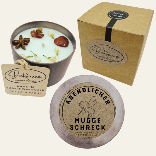 Handbesetzte Duftkerze „Abendlicher Mugge Schreck“ – handmade von DochtFreunde (Bild 1)