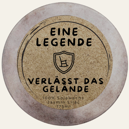 Handgemachte Duftkerze „Legende im Ruhestand“ – handmade von DochtFreunde (Bild 4)