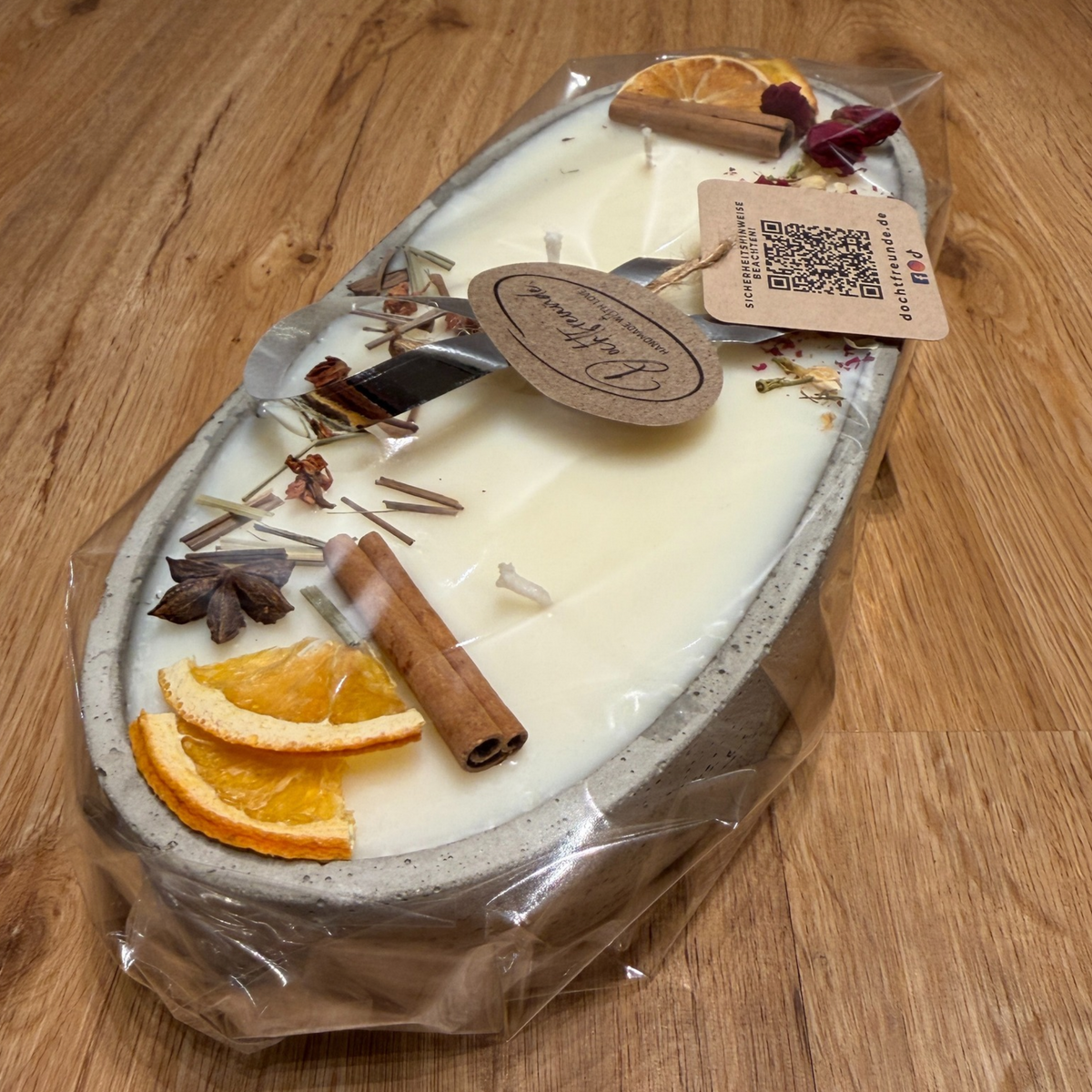Kerzenschale Beton „Vanilla Toffee“ – Mehrdochtkerze mit Winterdeko