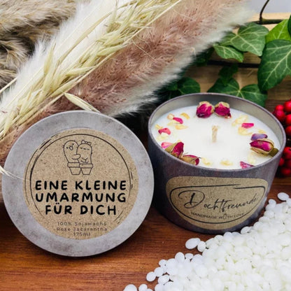 Eine kleine UMARMUNG für dich - LUSTIGE personalisierbare PREMIUM Duftkerze mit – handmade von DochtFreunde (Bild 1)